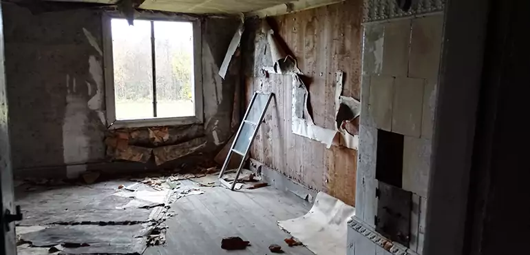 Why Selling a Distressed House Through Traditional Methods Fails in Knoxville